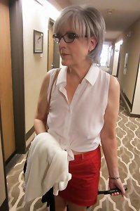 moms should never wear a bra